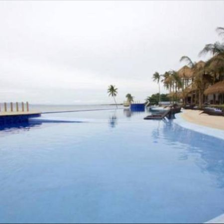 منتجع بيلفيو بنغلاو المظهر الخارجي الصورة Infinity pool at the Iberostar Grand Hotel, Playa del Carmen, Mexico