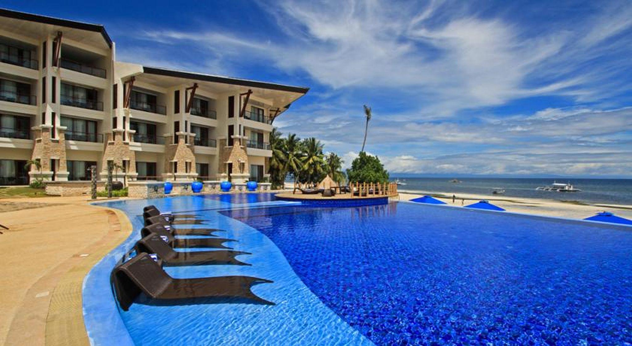 منتجع بيلفيو بنغلاو المظهر الخارجي الصورة Infinity pool at the Shangri-La Hotel, Mactan Resort
