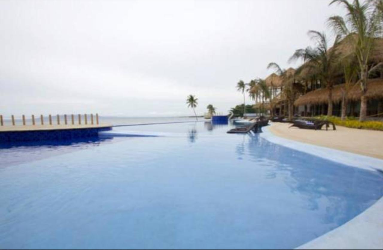 منتجع بيلفيو بنغلاو المظهر الخارجي الصورة Infinity pool at the Iberostar Grand Hotel, Playa del Carmen, Mexico